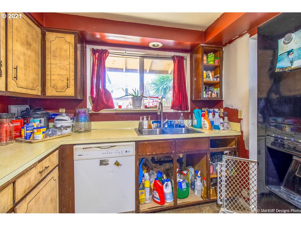 6758 A Street Springfield, OR 97478 - Photo 11 of 24
