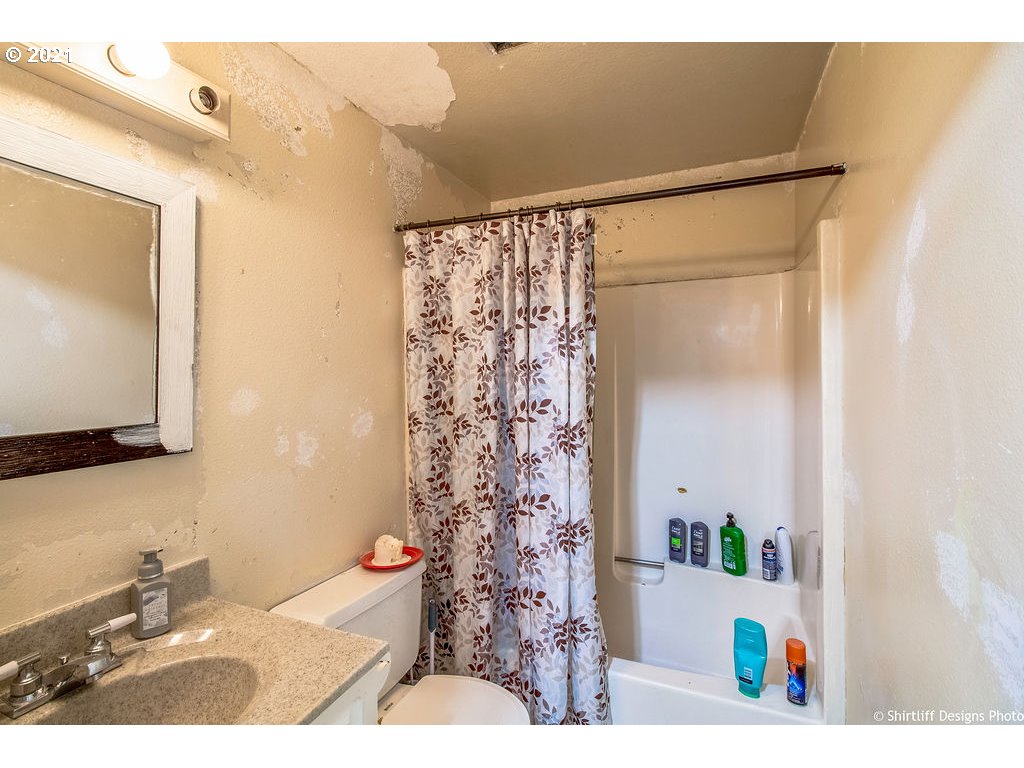 6758 A Street Springfield, OR 97478 - Photo 13 of 24