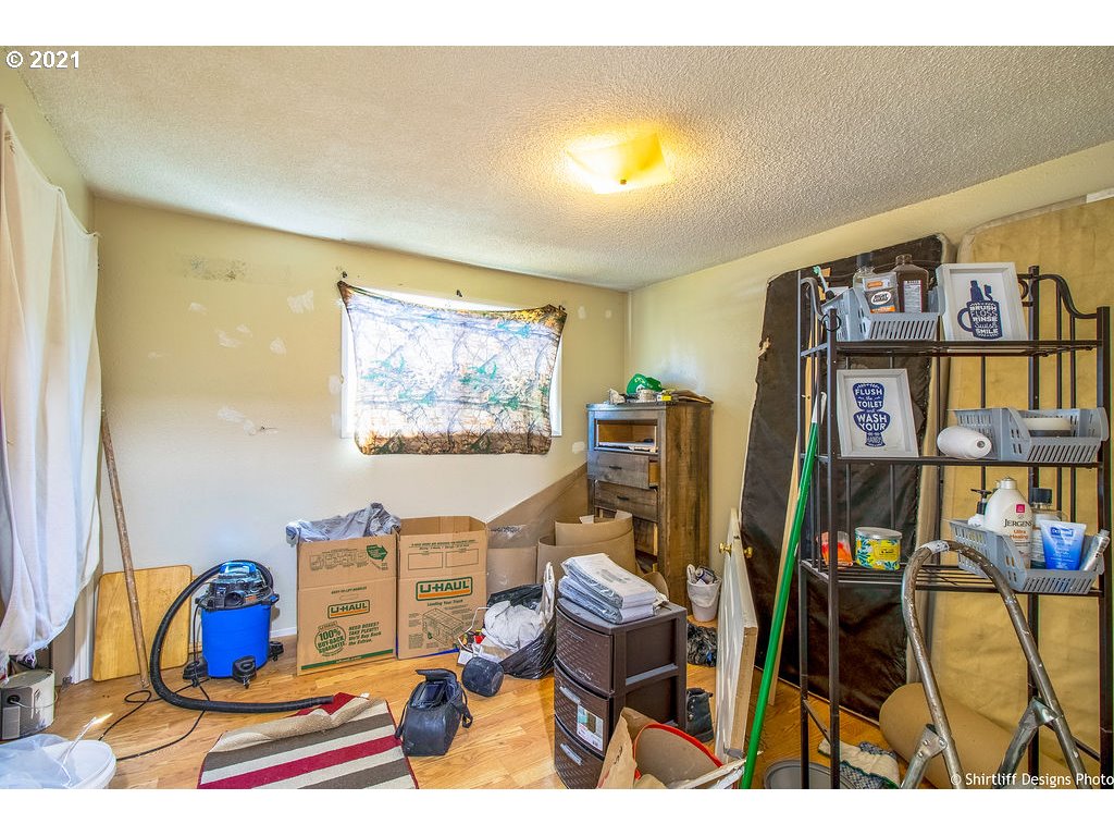 6758 A Street Springfield, OR 97478 - Photo 4 of 24