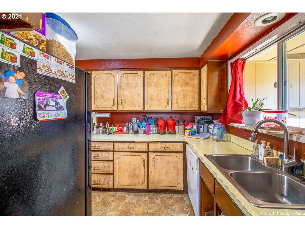 6758 A Street Springfield, OR 97478 - Photo 8 of 24