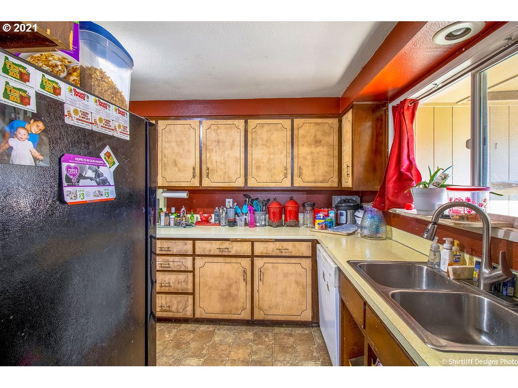6758 A Street Springfield, OR 97478 - Photo 9 of 24