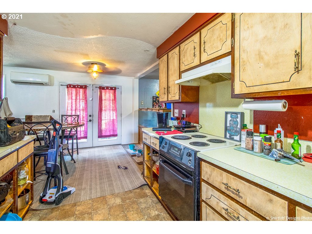 6758 A Street Springfield, OR 97478 - Photo 10 of 24
