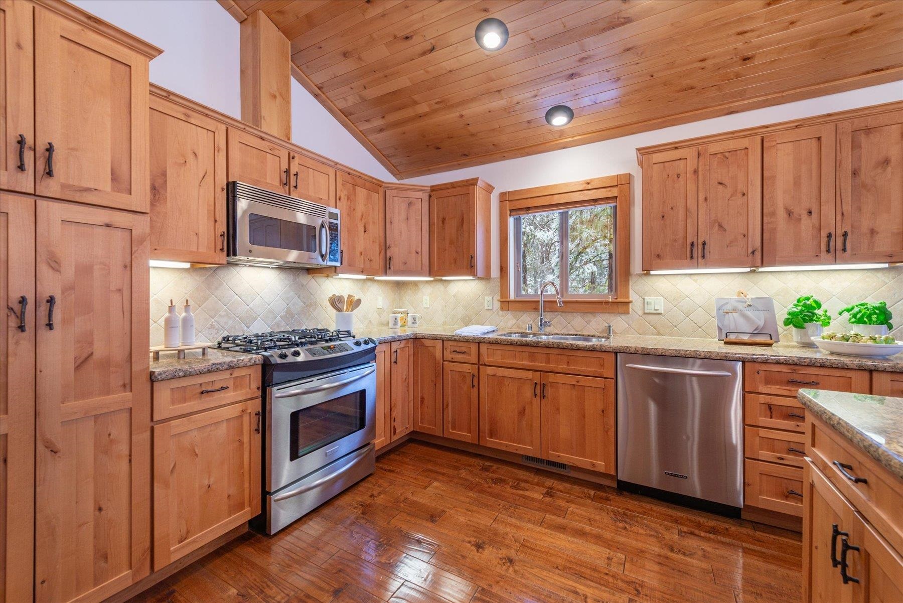 11685 Baden Road Truckee, CA 96161 - Photo 10 of 28