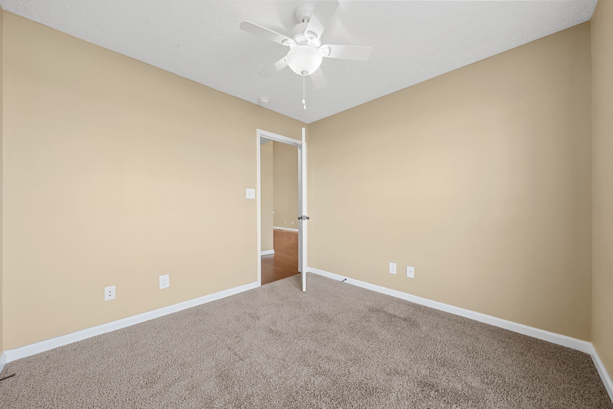 3783 Suiter Road Clarksville, TN 37040 - Photo 21 of 31 an empty room with a ceiling fan and a window