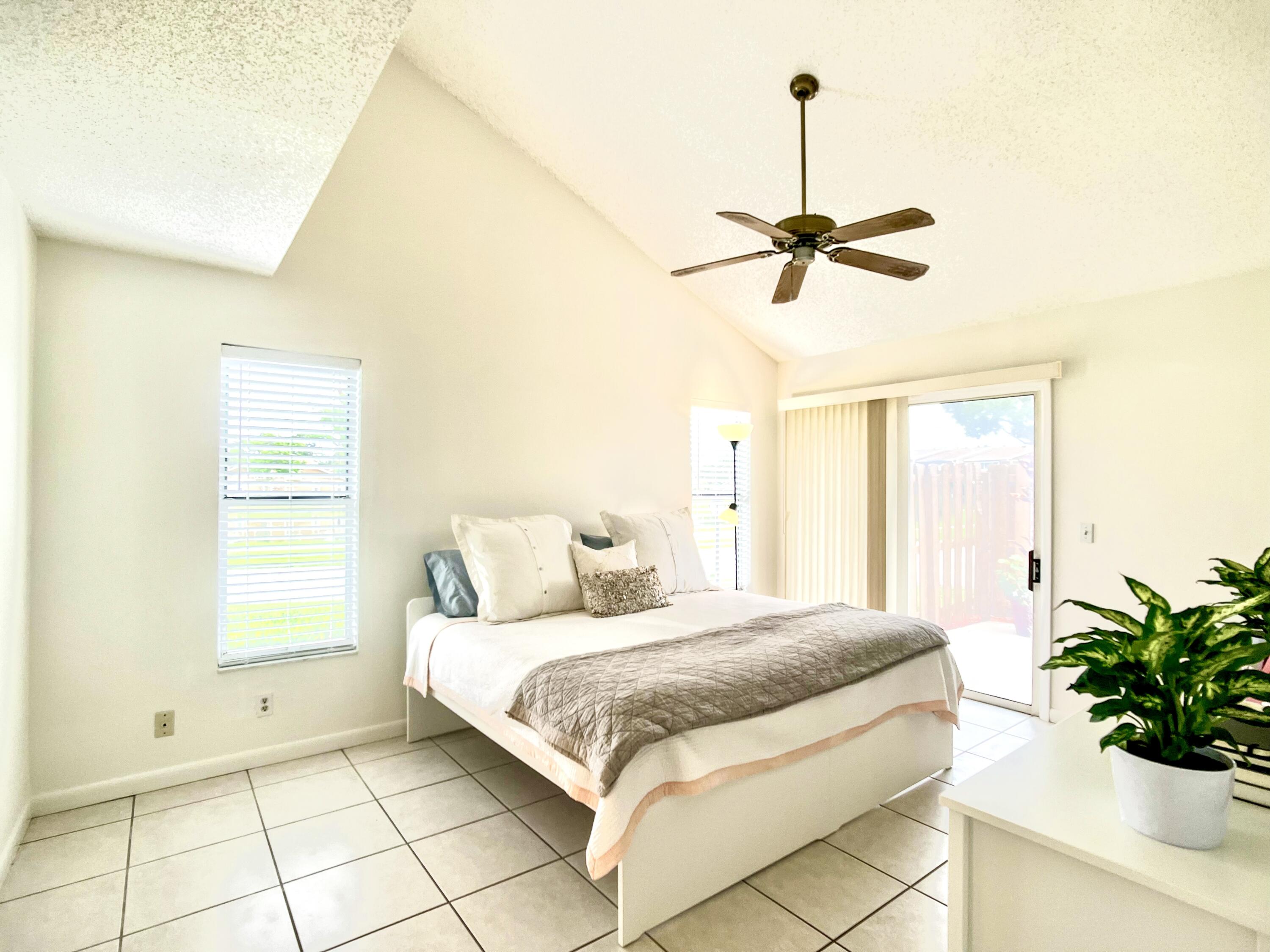 102 Maplecrest Circle Jupiter, FL 33458 - Photo 7 of 18 Master