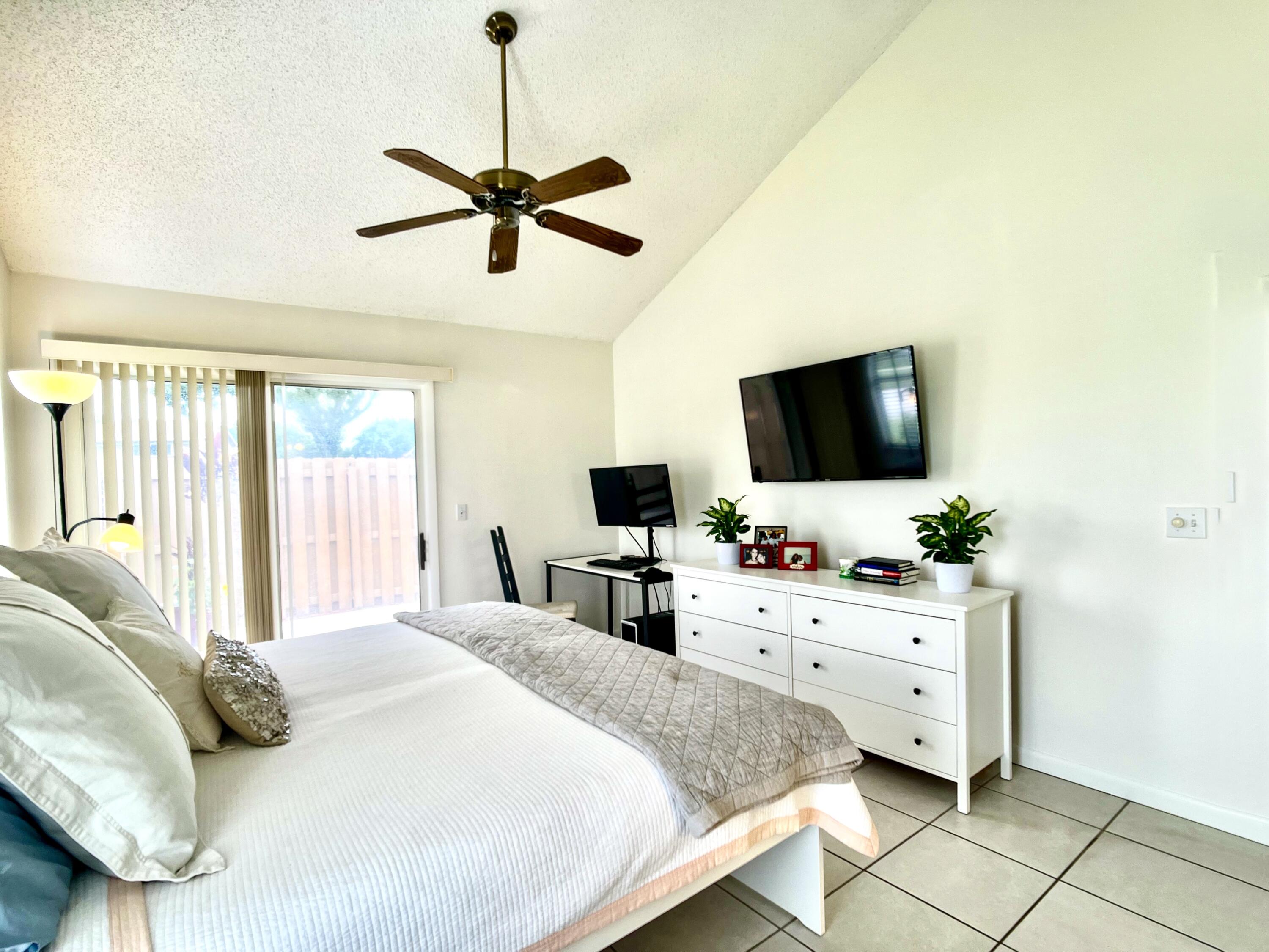 102 Maplecrest Circle Jupiter, FL 33458 - Photo 8 of 18 Master