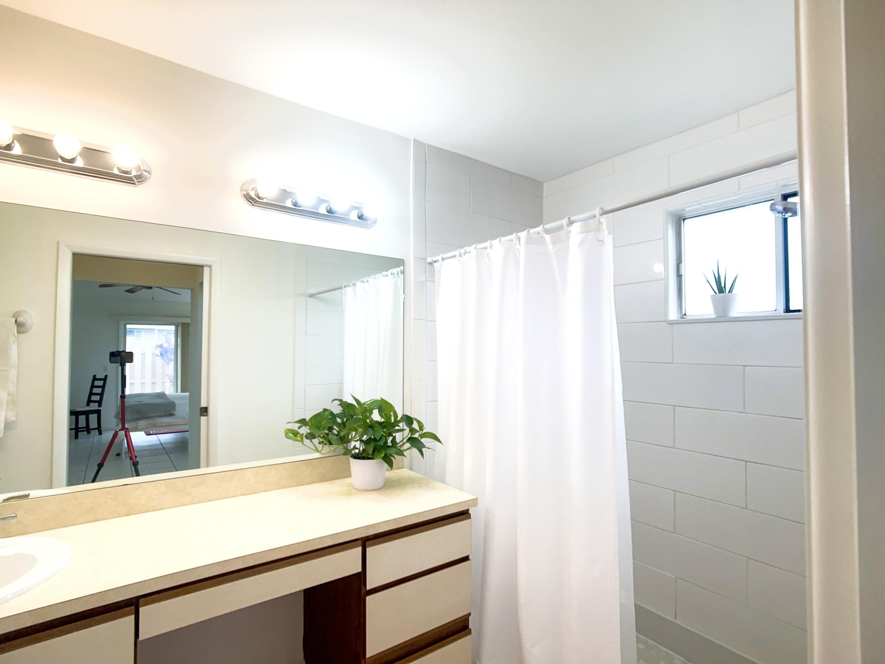 102 Maplecrest Circle Jupiter, FL 33458 - Photo 9 of 18 Master Bath