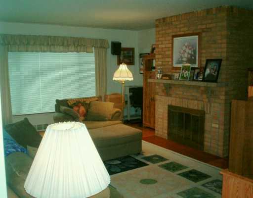 440 Golf Course Road Aliquippa, PA 15001 - Photo 2 of 8 Living Room.