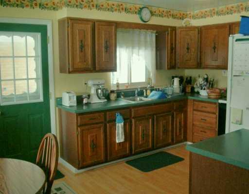 440 Golf Course Road Aliquippa, PA 15001 - Photo 4 of 8 Kitchen.