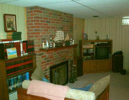 440 Golf Course Road Aliquippa, PA 15001 - Photo 6 of 8 Den/Family/Great Room.