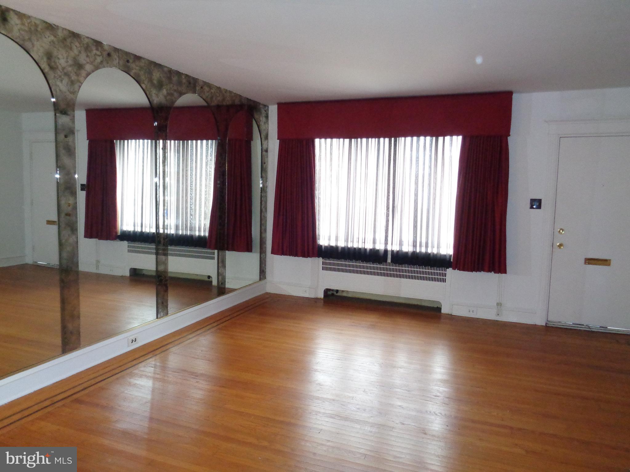 7425 Sommers Road Philadelphia, PA 19138 - Photo 3 of 25 Gallery Image 3