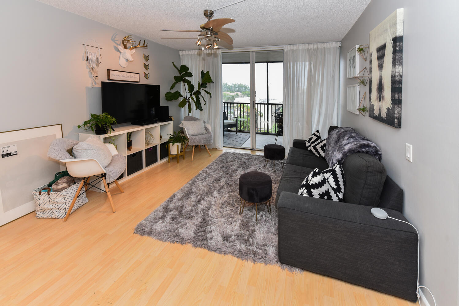 4 Royal Palm Way, Unit 504 Boca Raton, FL 33432 - Photo 4 of 25 Living