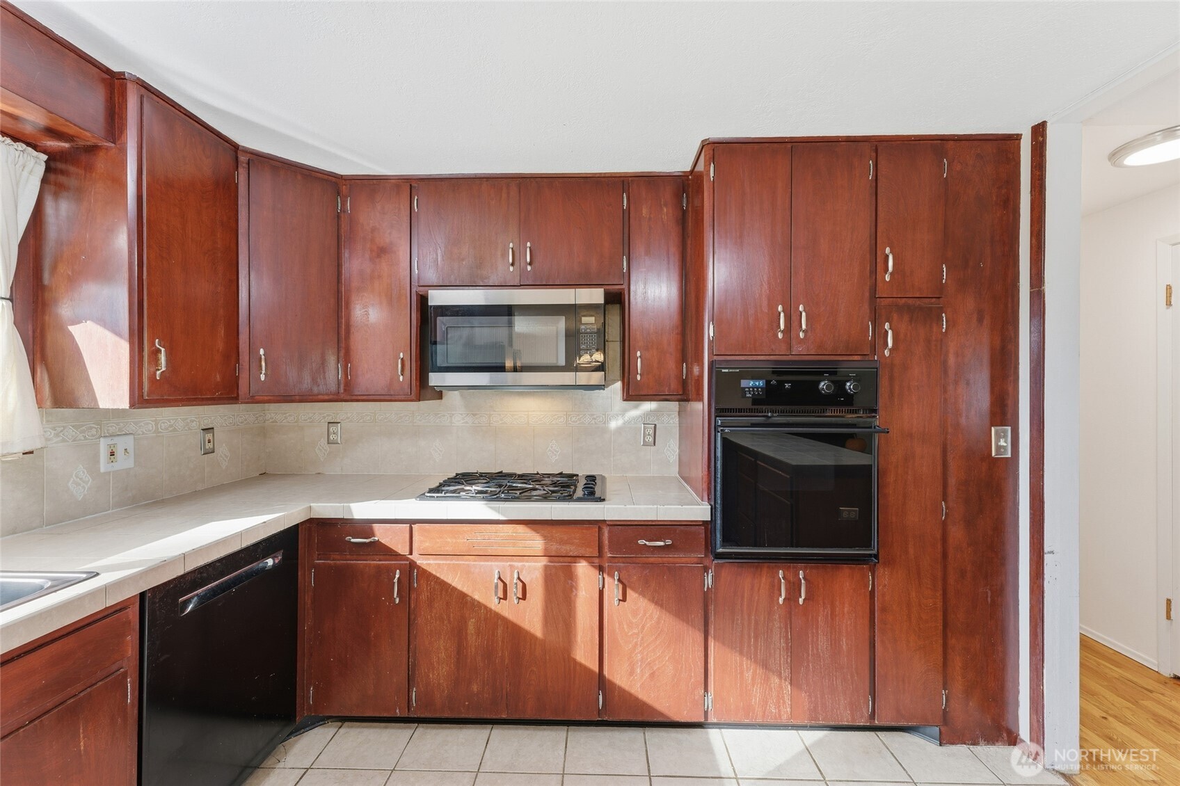 945 Frazier Drive Walla Walla, WA 99362 - Photo 18 of 38 a kitchen with stainless steel appliances granite countertop wooden cabinets a stove top oven a sink and dishwasher