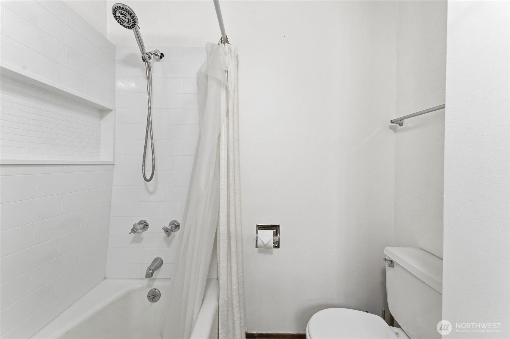 945 Frazier Drive Walla Walla, WA 99362 - Photo 22 of 38 a bathroom with a shower a toilet and a shower