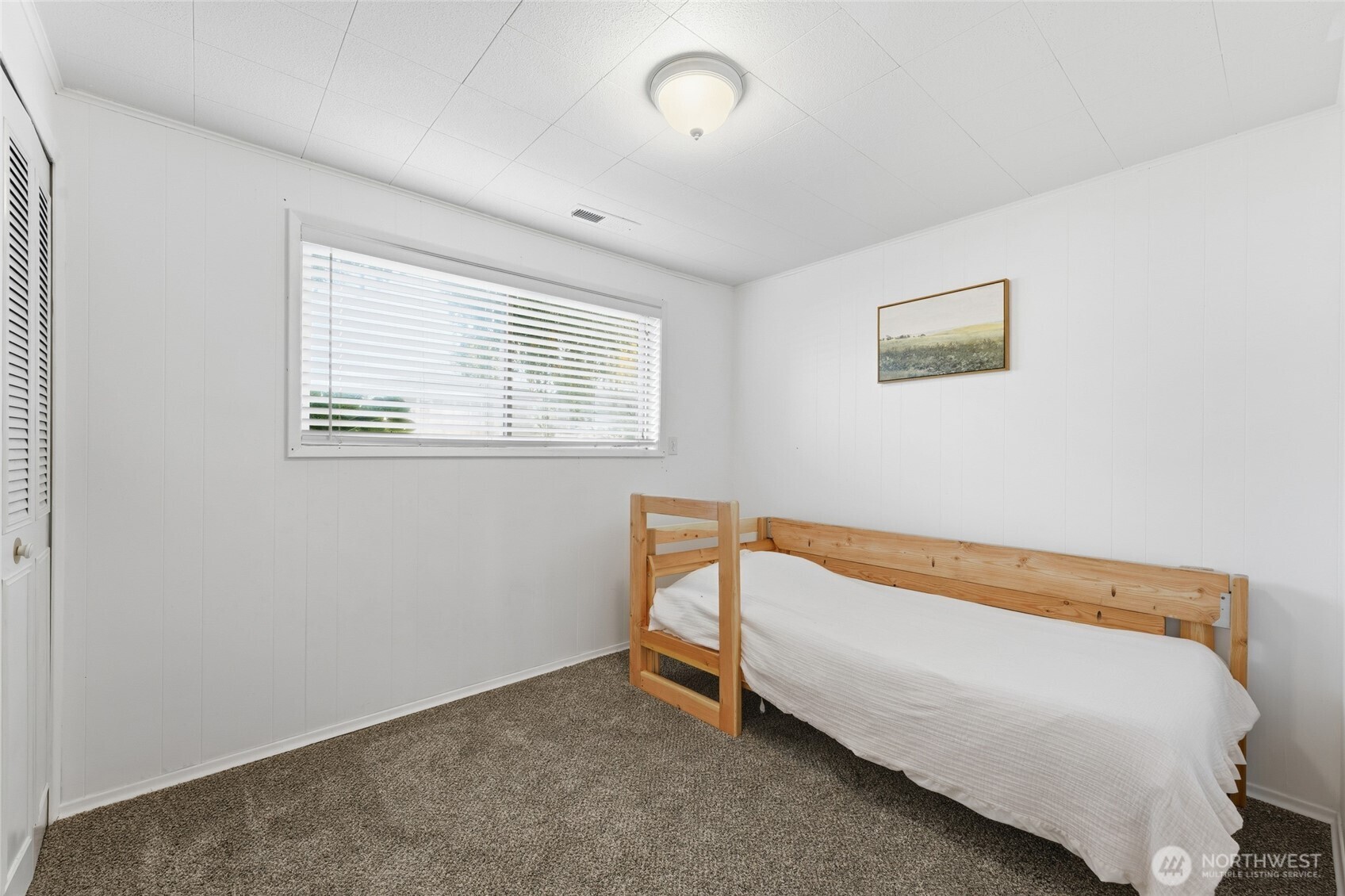 945 Frazier Drive Walla Walla, WA 99362 - Photo 35 of 38 a room with a bed and a window