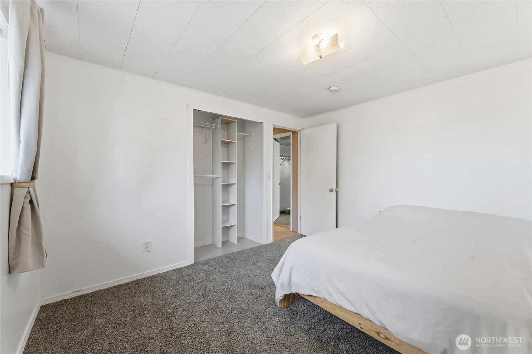 945 Frazier Drive Walla Walla, WA 99362 - Photo 37 of 38 a bedroom with a bed and a walk in closet