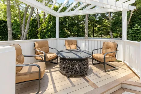$1,695,000 | 18 Squires Avenue, East Quogue, NY 11946