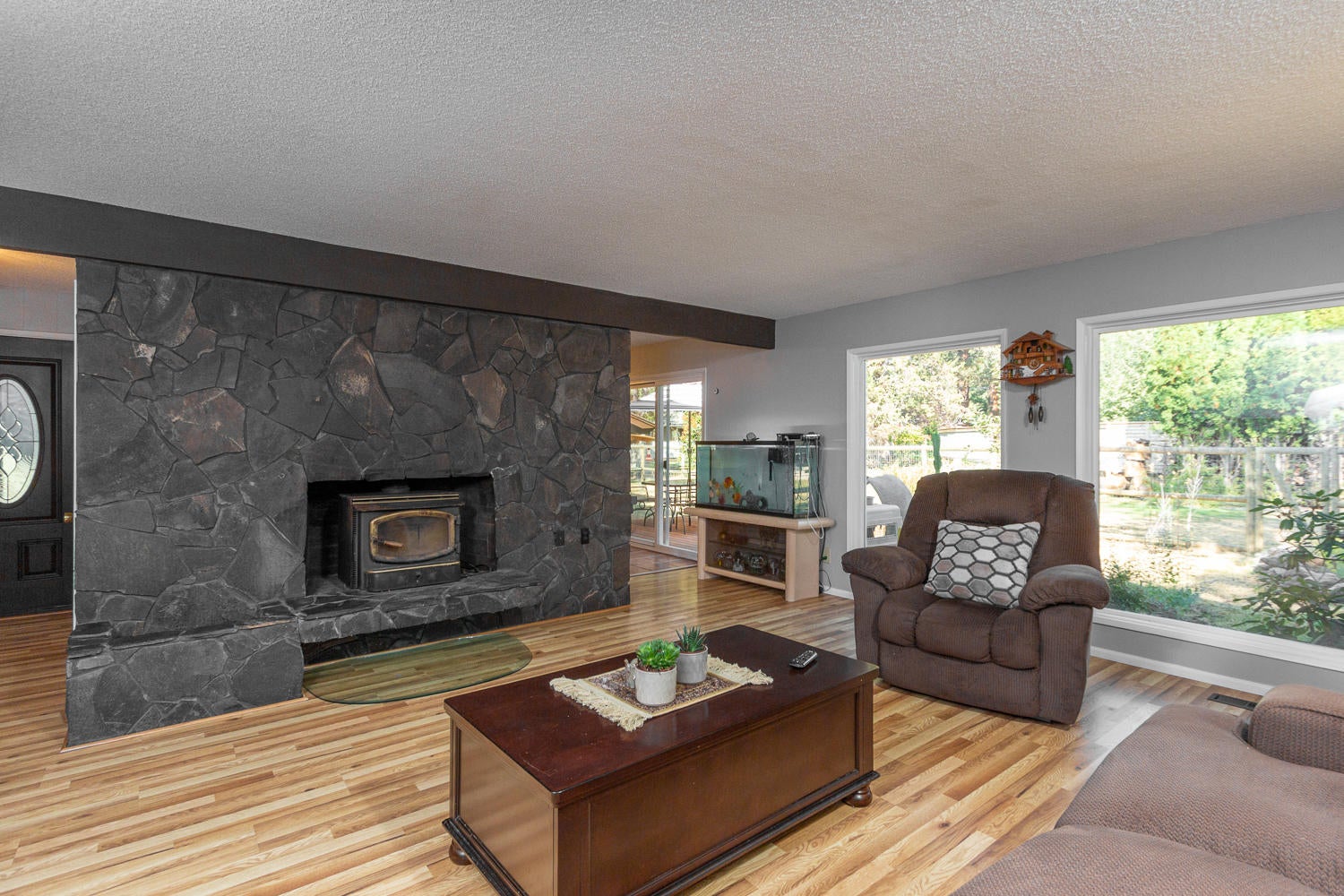 20388 Rae Road Bend, OR 97702 - Photo 13 of 30 Entry to Living Room