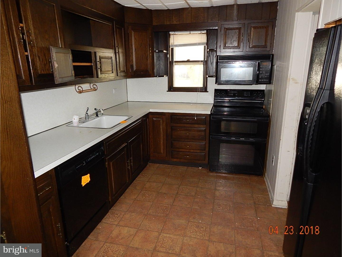 21 Rutledge Avenue Ewing, NJ 08618 - Photo 4 of 15