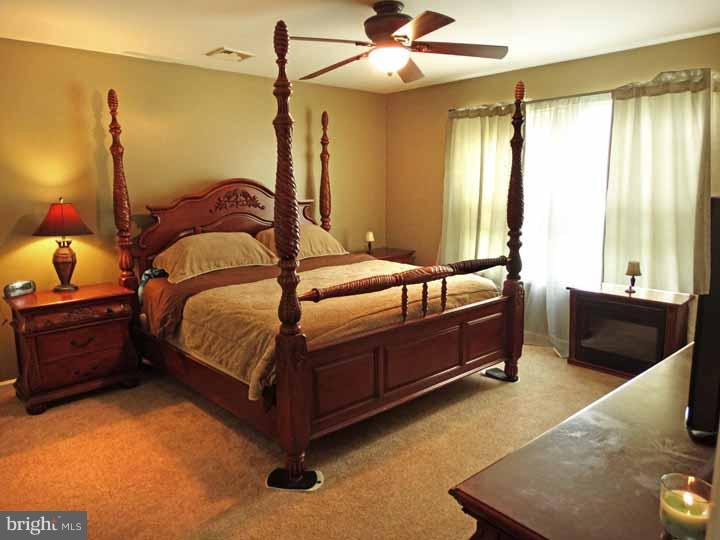 61 Vineyard Road Levittown, PA 19057 - Photo 15 of 25 Gallery Image 15