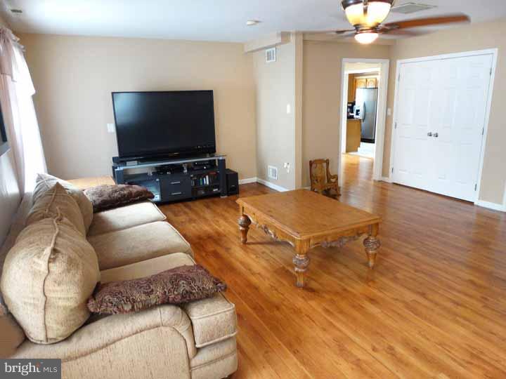 61 Vineyard Road Levittown, PA 19057 - Photo 10 of 25 Gallery Image 10