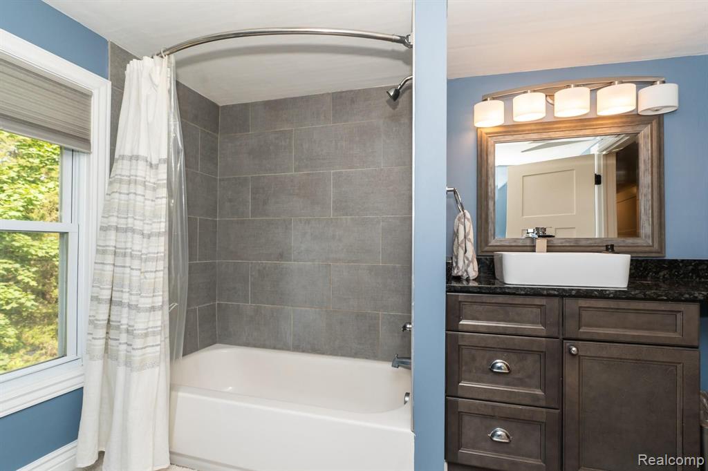 2341 West Auburn Road Rochester Hills, MI 48309 - Photo 18 of 57