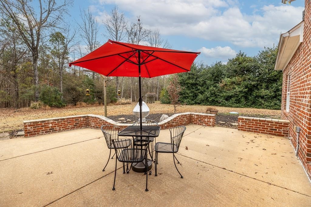 75 Edenberg Drive Collierville, TN 38017 - Photo 11 of 40 a view of a swimming pool with a table and chairs under an umbrella