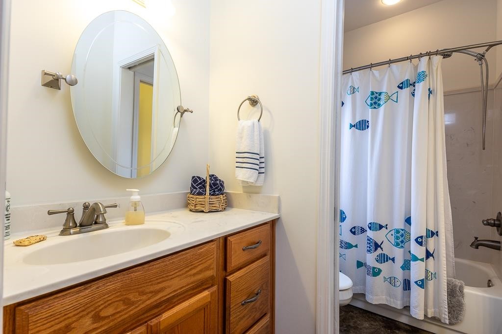 75 Edenberg Drive Collierville, TN 38017 - Photo 16 of 40 a bathroom with a sink vanity and a mirror