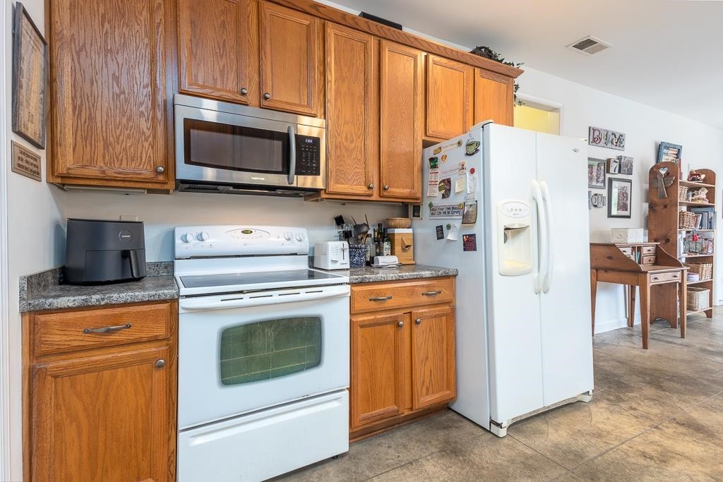 75 Edenberg Drive Collierville, TN 38017 - Photo 29 of 40 a kitchen with stainless steel appliances granite countertop a refrigerator sink stove and microwave