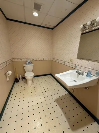 $18 | 840 Philadelphia Street, Indiana, PA 15701