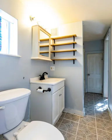 $277,000 | 33 James Street, Rockland, ME 04841