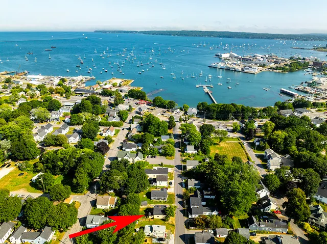 $277,000 | 33 James Street, Rockland, ME 04841