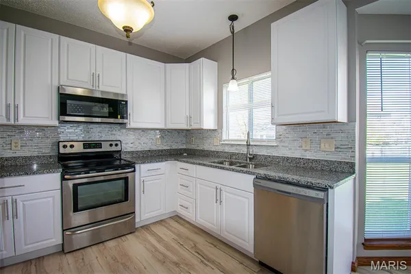 $2,500 | 395 Misty Valley Drive, St. Peters, MO 63376