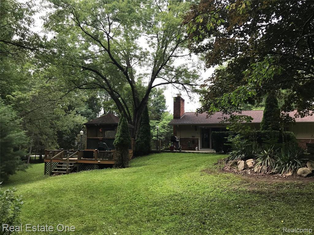 8259 Chilson Road Pinckney, MI 48169 - Photo 22 of 37