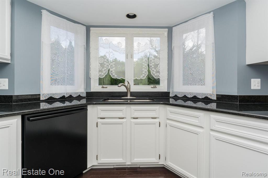 1401 Lomas Verdes Rochester Hills, MI 48306 - Photo 10 of 42