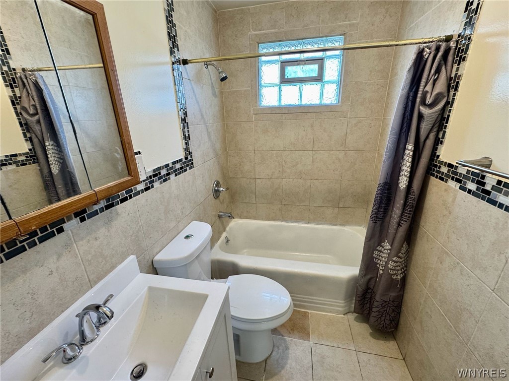 291 Rother Avenue Buffalo, NY 14211 - Photo 9 of 45 Bathroom 1