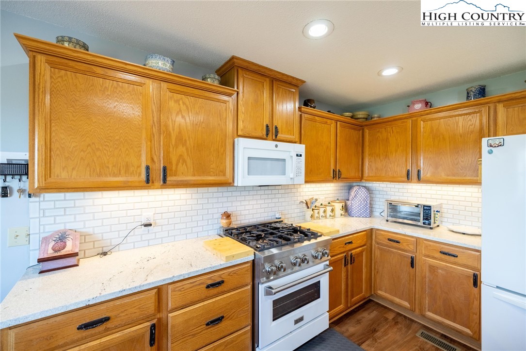 347 Hickory Mountain Road Sparta, NC 28675 - Photo 16 of 50 Gallery Image 16