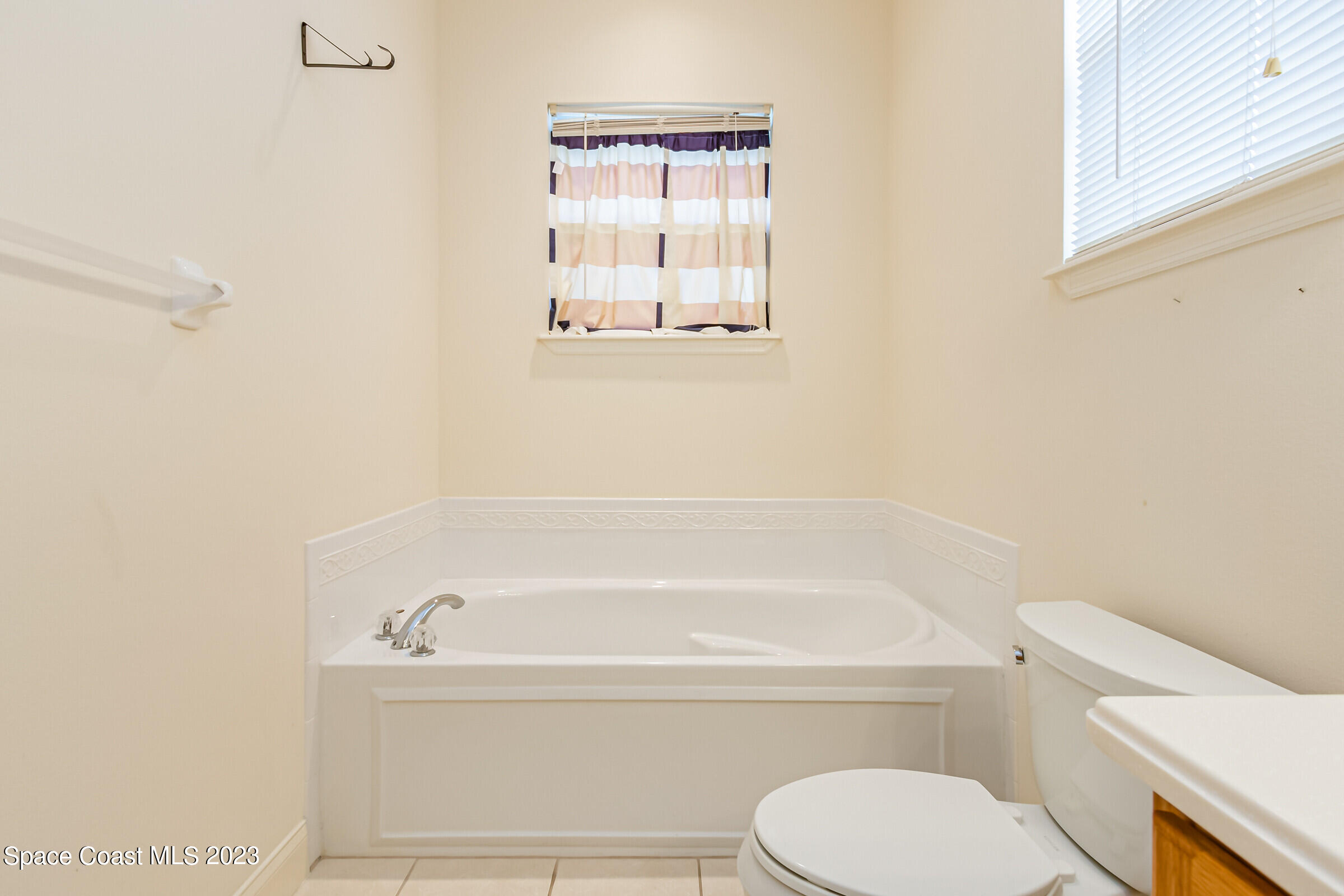 4100 Alamanda Key Drive Melbourne, FL 32901 - Photo 18 of 73 a bathroom with a toilet and a bathtub