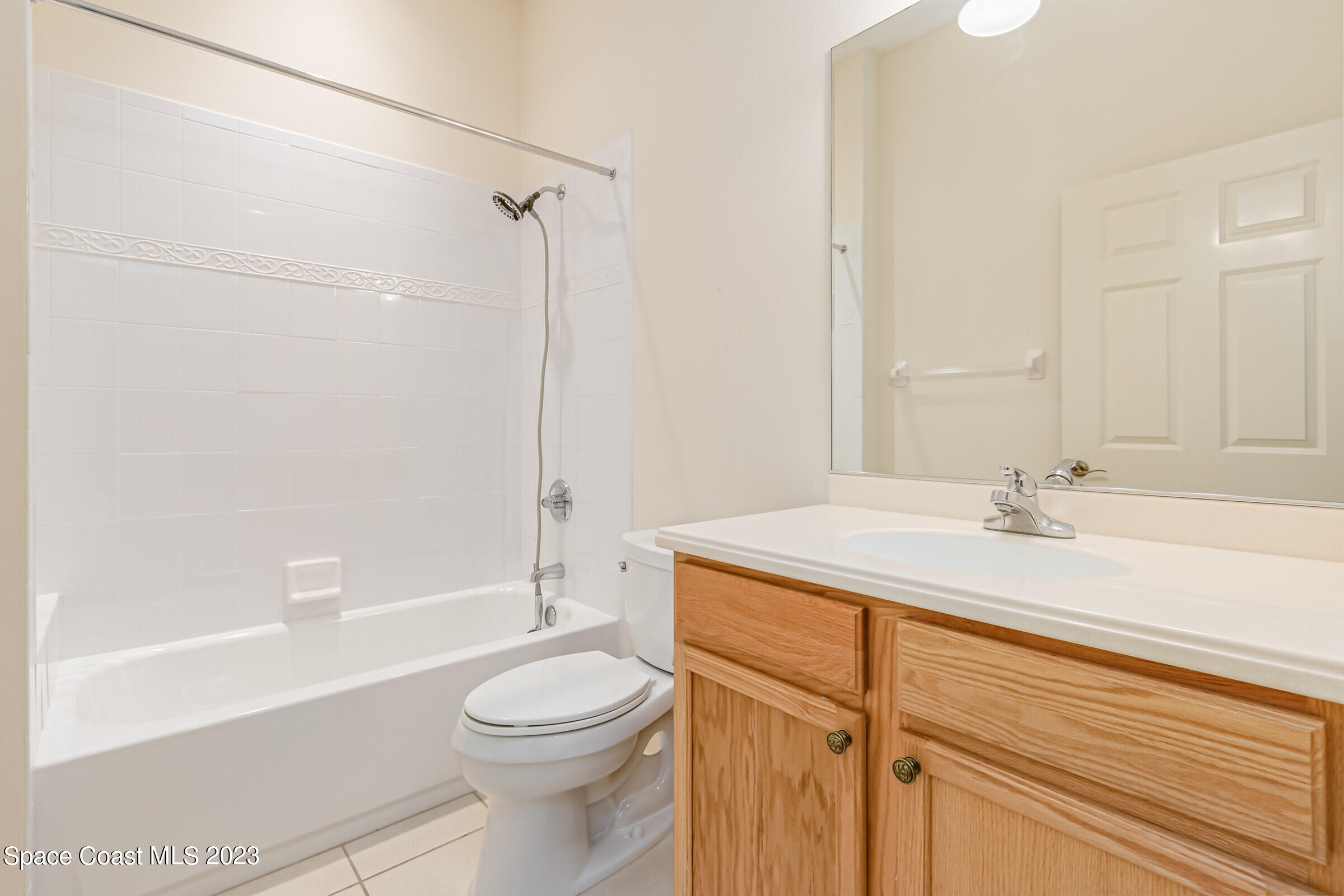 4100 Alamanda Key Drive Melbourne, FL 32901 - Photo 22 of 73 a bathroom with a sink a toilet and a bathtub