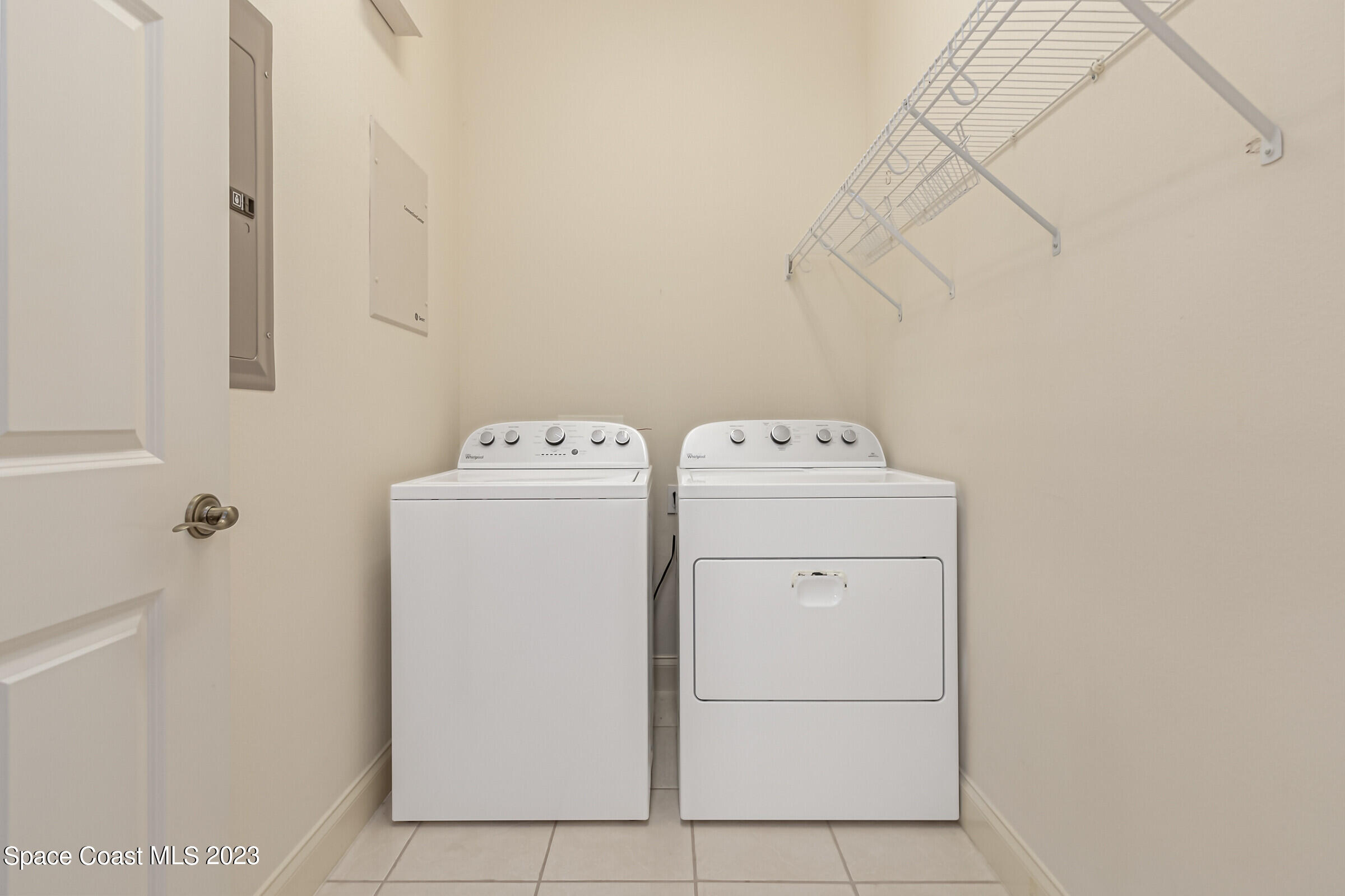 4100 Alamanda Key Drive Melbourne, FL 32901 - Photo 23 of 73 a utility room with dryer and washer
