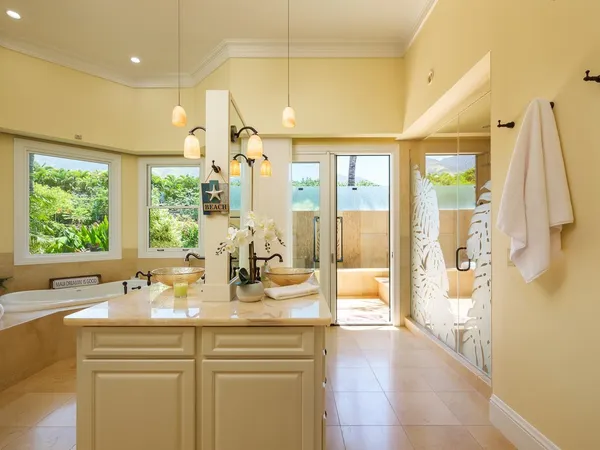 $9,500,000 | 65 Wili Okai Way, Lahaina, HI 96761