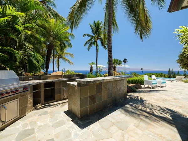 $9,500,000 | 65 Wili Okai Way, Lahaina, HI 96761