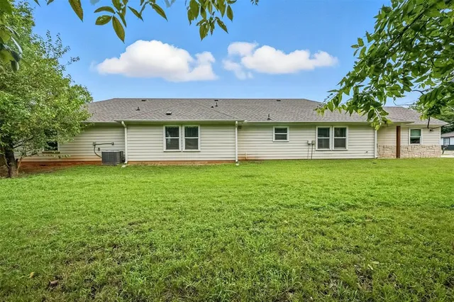 $1,350 | 910-914 North Throckmorton Street, Unit 910, Sherman, TX 75090