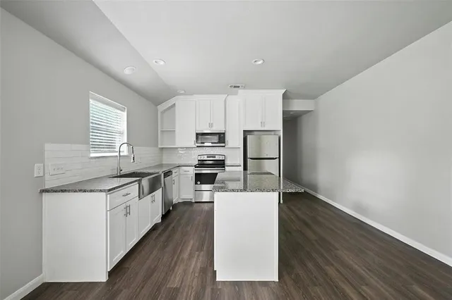 $1,350 | 910-914 North Throckmorton Street, Unit 910, Sherman, TX 75090