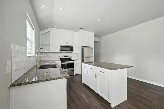 $1,350 | 910-914 North Throckmorton Street, Unit 910, Sherman, TX 75090