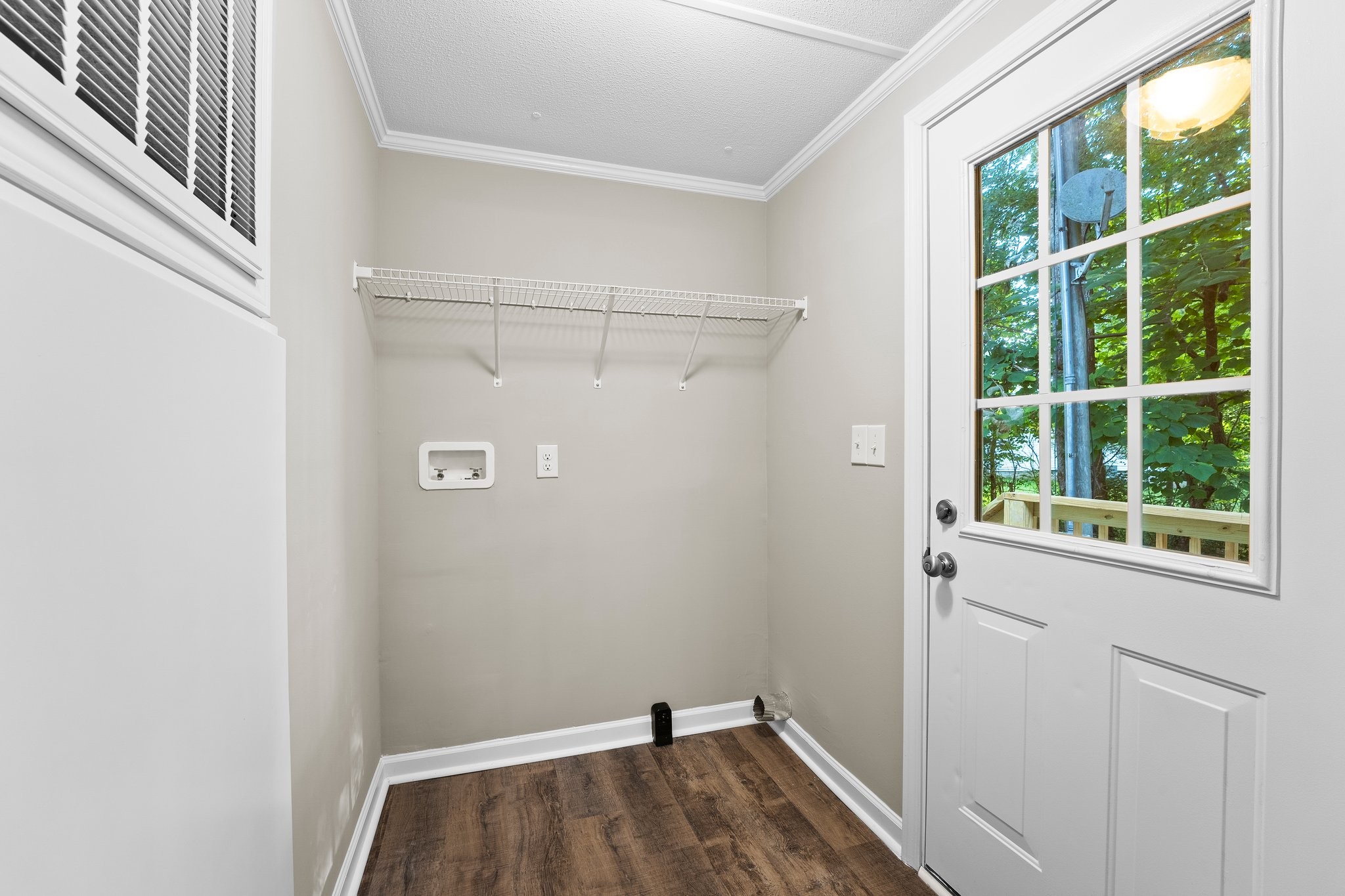 148 Glenburg Drive Manchester, TN 37355 - Photo 23 of 36 a view of a small space with wooden floor and a window