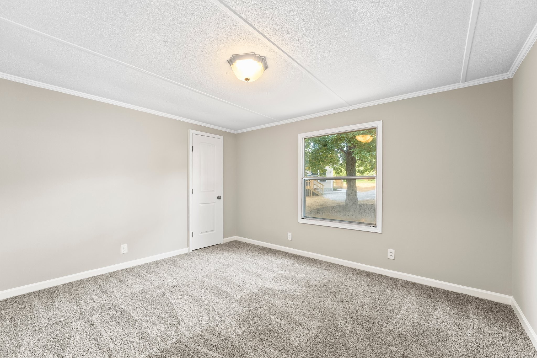 148 Glenburg Drive Manchester, TN 37355 - Photo 30 of 36 an empty room with windows