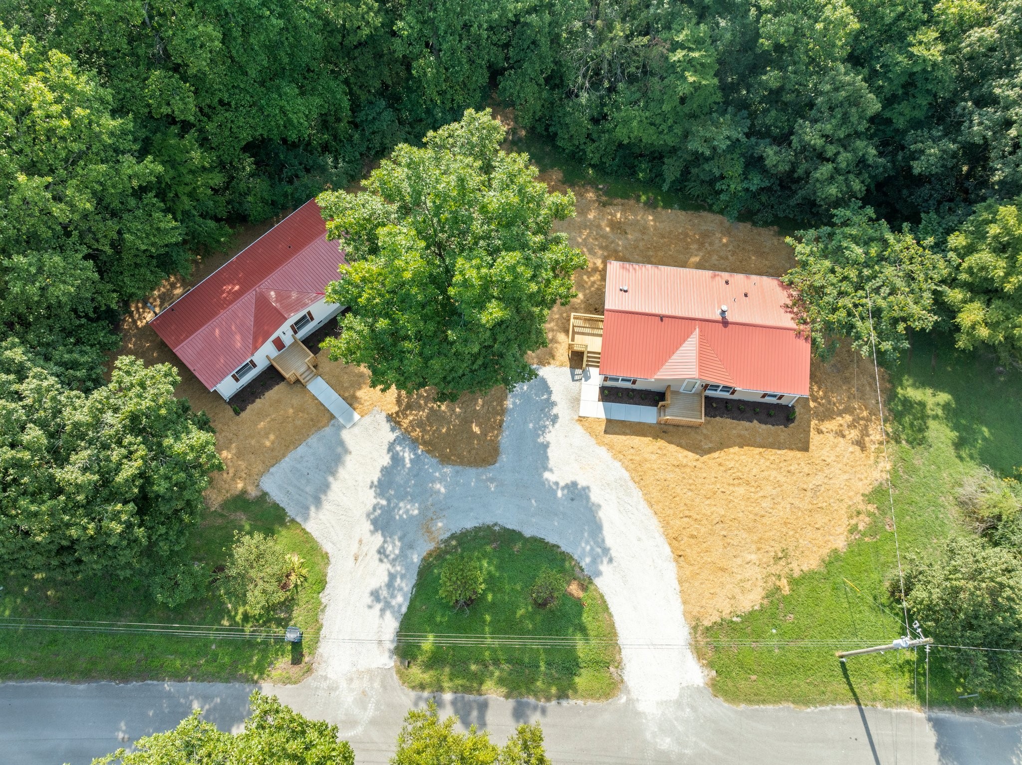 148 Glenburg Drive Manchester, TN 37355 - Photo 33 of 36 an aerial view of a house with a yard and a large pool