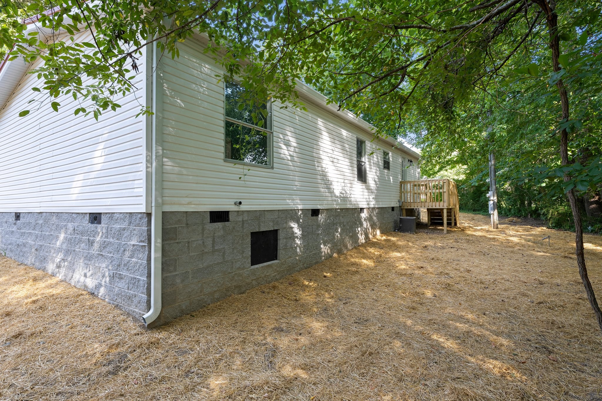 148 Glenburg Drive Manchester, TN 37355 - Photo 5 of 36 a view of a house with a yard