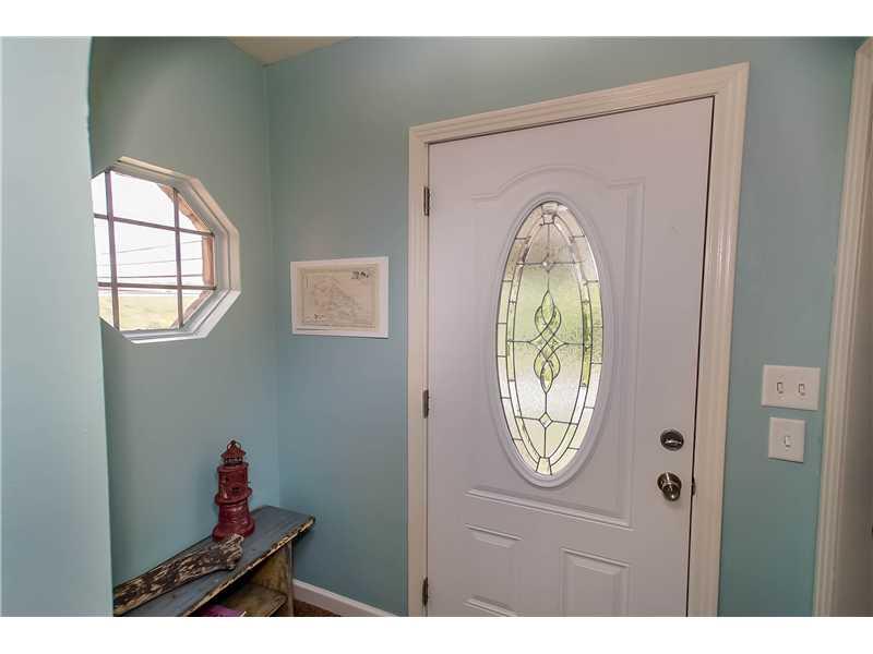 238 Old Pittsburgh Road Uniontown, PA 15401 - Photo 2 of 23 Entry/Foyer.